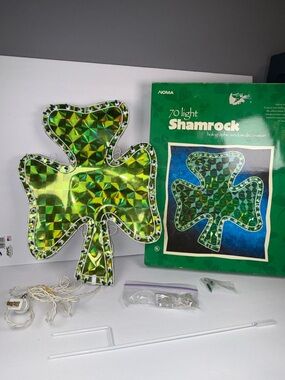 Vintage Noma Holographic Shamrock St Patrick Decoration 70 Lights All Work 13x18
